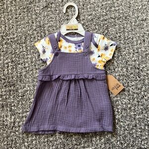 ** NWT ** 2 pc chickpea floral onesie with overall skirt
